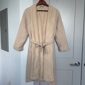POTTERYBARN WAFFLE KNIT RESORT ROBE TAN SIZE SMALL